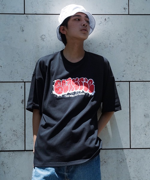 UNIIT(ユニット)の「【UNIIT/ユニット】グラフティロゴ アップリケロゴ ビッグシルエットTシャツ(Tシャツ/カットソー・メンズ・ホワイト/ブラック/パープル/グリーン・MEDIUM/LARGE)」の21枚目の写真