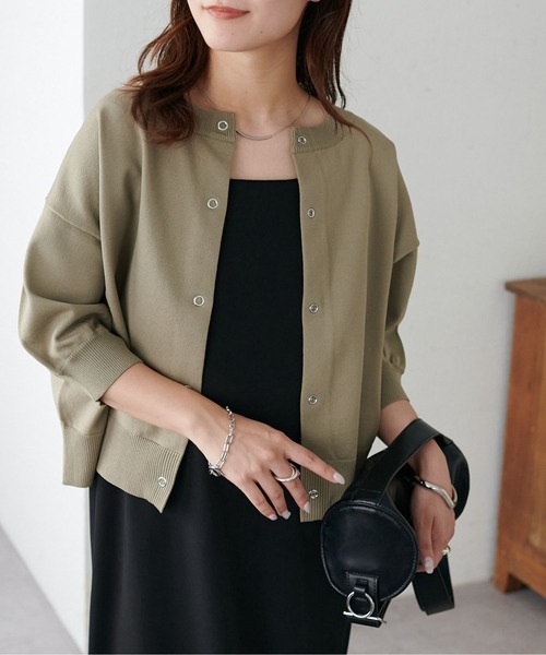 DISCOAT（ディスコート）の「【新色追加/夏の羽織に♪】ライトスポンディッシュ半袖カーディガン《WEB限定》（カーディガン/ボレロ・レディース・アイボリー/ブラック/グリーン/ピンク/オレンジ/サックスブルー/イエロー/ホワイト×ブラック/グレー/モカ/グリーン系その他/ネイビー/カーキ/グレイッシュベージュ/レモンイエロー/チャコールグレー・FREE）」の7枚目の写真