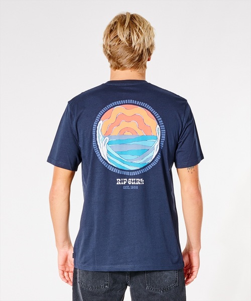rip curl(リップカール)の「【RIPCURL(リップカール)】RAYS AND TUBED TEE/バックプリントTシャツ(Tシャツ/カットソー・メンズ・ネイビー/テラコッタ/ホワイト・SMALL/X-LARGE/MEDIUM/X-SMALL/LARGE)」の3枚目の写真