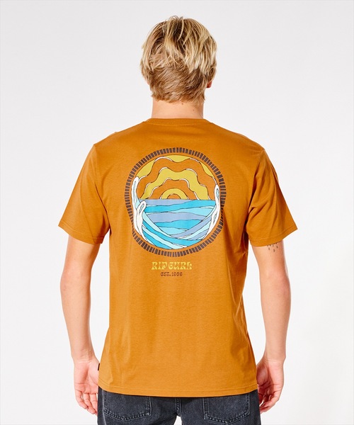 rip curl(リップカール)の「【RIPCURL(リップカール)】RAYS AND TUBED TEE/バックプリントTシャツ(Tシャツ/カットソー・メンズ・ネイビー/テラコッタ/ホワイト・SMALL/X-LARGE/MEDIUM/X-SMALL/LARGE)」の2枚目の写真