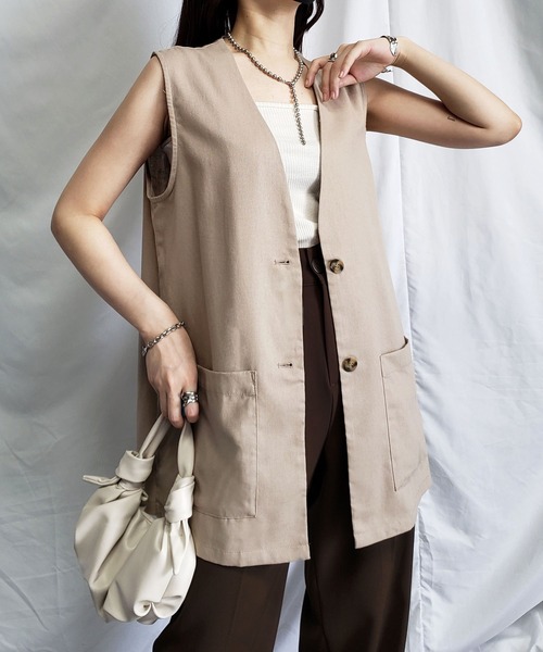 me+em select（ミームセレクト）の「コットンリネンオーバーサイズスリットジレベスト（ベスト・レディース・ブラック/ベージュ/ブラウン/ナチュラル・MEDIUM）」の13枚目の写真