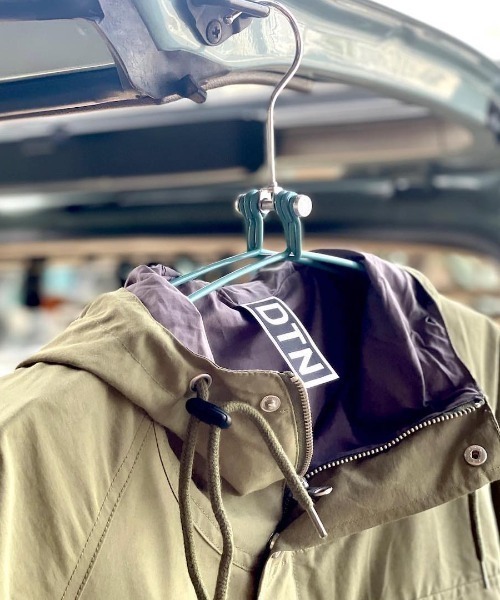 DULTON（ダルトン）の「FOLDING HANGER/折りたたみ ハンガー（収納グッズ・メンズ・ネイビー/グレー/レッド/オリーブ/イエロー/アイボリー/ブルーグリーン・FREE）」の5枚目の写真