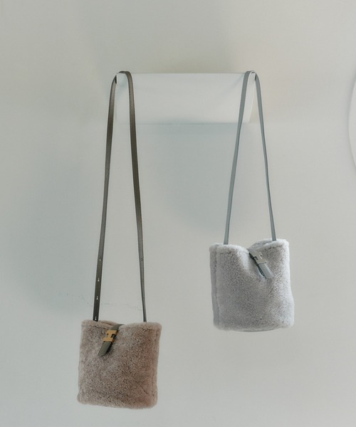 IACUCCI（イアクッチ）の「テア XS MONTONE/CERVO（ショルダーバッグ・レディース・ライトグレー/ベージュ系その他・FREE）」の2枚目の写真