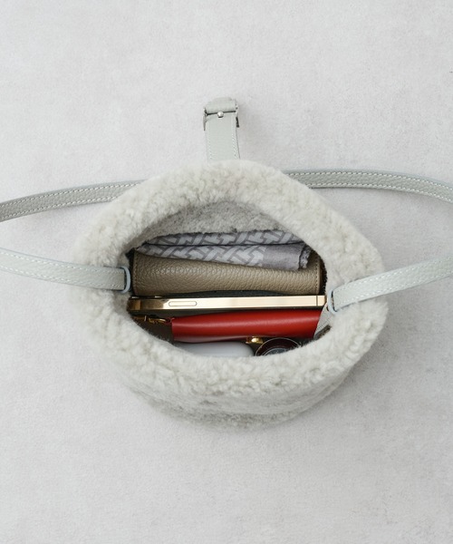 IACUCCI（イアクッチ）の「テア XS MONTONE/CERVO（ショルダーバッグ・レディース・ライトグレー/ベージュ系その他・FREE）」の6枚目の写真