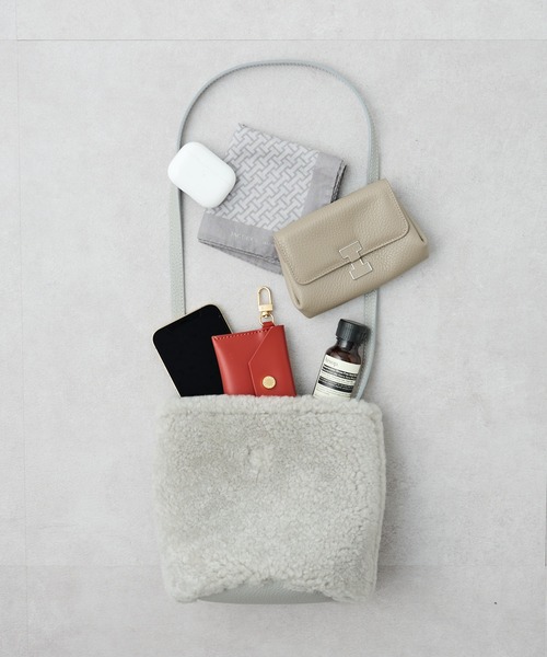 IACUCCI（イアクッチ）の「テア XS MONTONE/CERVO（ショルダーバッグ・レディース・ライトグレー/ベージュ系その他・FREE）」の4枚目の写真