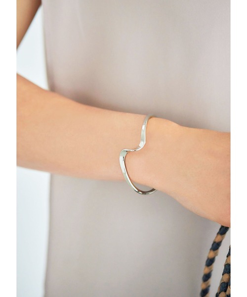 STYLE DELI（スタイルデリ）の「涼しい風のバングル（バングル/リストバンド・レディース・シルバー/ゴールド・FREE）」の5枚目の写真