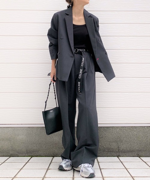 Q(キュー)の「センタープレスワイドタックパンツ(その他パンツ・レディース・チャコールグレー/ベージュ・MEDIUM)」の9枚目の写真