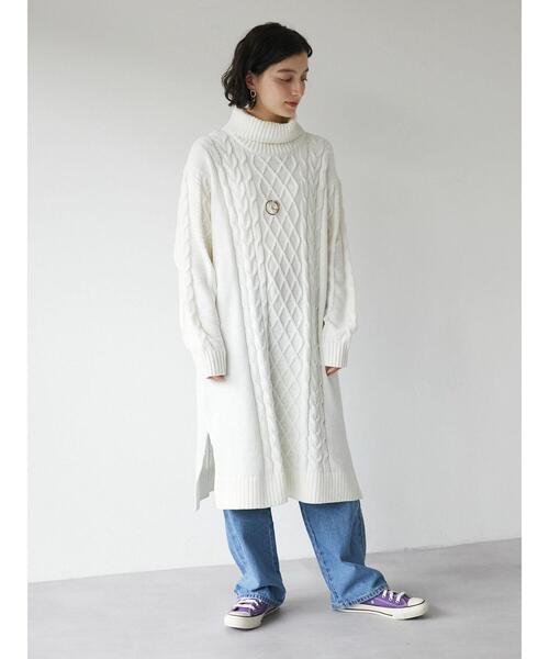 CRAFT STANDARD BOUTIQUE(クラフトスタンダードブティック)の「モールケーブル編みタートルネックワンピース ◆(ワンピース・レディース・ブルーグリーン/オフホワイト/ブラック・FREE)」の4枚目の写真