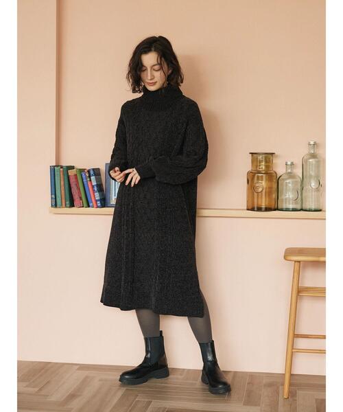 CRAFT STANDARD BOUTIQUE(クラフトスタンダードブティック)の「モールケーブル編みタートルネックワンピース ◆(ワンピース・レディース・ブルーグリーン/オフホワイト/ブラック・FREE)」の5枚目の写真