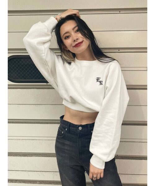 EVRIS(エヴリス)の「ボリュームスリーブクロップドスウェットトップス(スウェット・レディース・ブラック/ホワイト/グレー・FREE)」の2枚目の写真