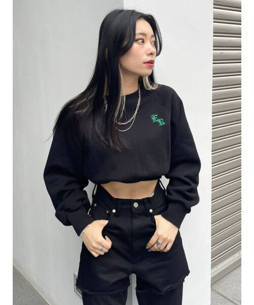 EVRIS(エヴリス)の「ボリュームスリーブクロップドスウェットトップス(スウェット・レディース・ブラック/ホワイト/グレー・FREE)」の4枚目の写真