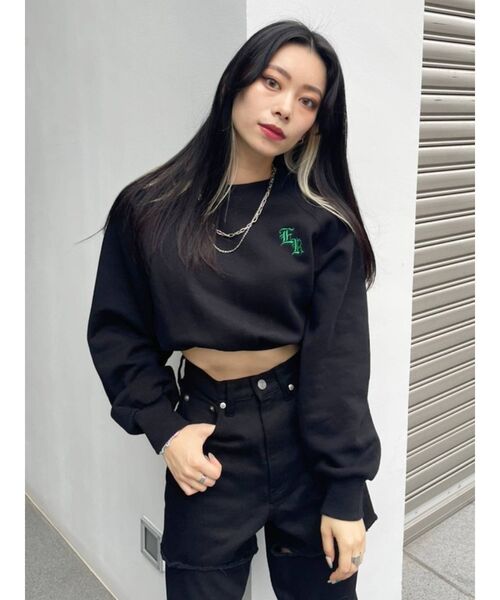 EVRIS(エヴリス)の「ボリュームスリーブクロップドスウェットトップス(スウェット・レディース・ブラック/ホワイト/グレー・FREE)」の8枚目の写真