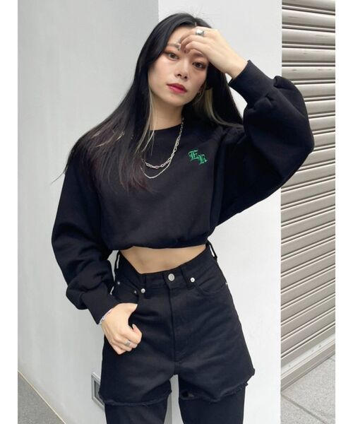 EVRIS(エヴリス)の「ボリュームスリーブクロップドスウェットトップス(スウェット・レディース・ブラック/ホワイト/グレー・FREE)」の12枚目の写真