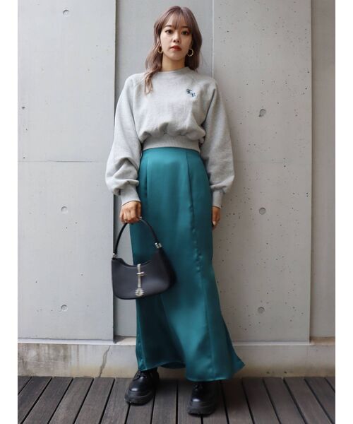 EVRIS(エヴリス)の「ボリュームスリーブクロップドスウェットトップス(スウェット・レディース・ブラック/ホワイト/グレー・FREE)」の6枚目の写真