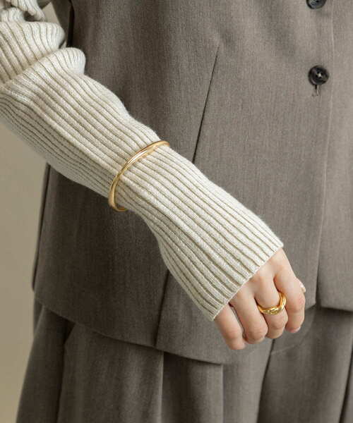 SMELLY（スメリー）の「ニュアンスラインスリムバングル（ブレスレット・レディース・シルバー/ゴールド・-）」の2枚目の写真