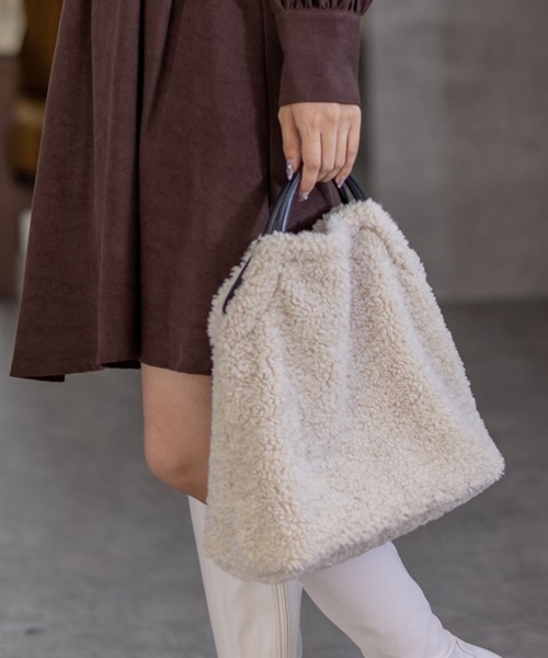 clear（クリア）の「ボアトートバッグ（トートバッグ・レディース・アイボリー/モカ・F）」の2枚目の写真