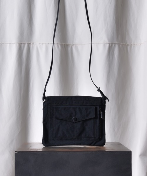 BELLWOODMADE(ベルウッドメイド)の「3-【ALLAND オルランド KONBU-N SACOCHE サコッシュ 】ナイロン サコッシュ(ショルダーバッグ・メンズ・ベージュ/ブラック/オリーブ・ONE SIZE)」の5枚目の写真