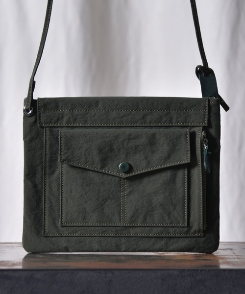 BELLWOODMADE(ベルウッドメイド)の「3-【ALLAND オルランド KONBU-N SACOCHE サコッシュ 】ナイロン サコッシュ(ショルダーバッグ・メンズ・ベージュ/ブラック/オリーブ・ONE SIZE)」の9枚目の写真