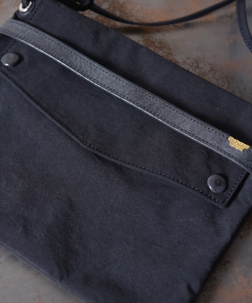 BELLWOODMADE(ベルウッドメイド)の「3-【ALLAND オルランド KONBU-N SACOCHE サコッシュ 】ナイロン サコッシュ(ショルダーバッグ・メンズ・ベージュ/ブラック/オリーブ・ONE SIZE)」の18枚目の写真