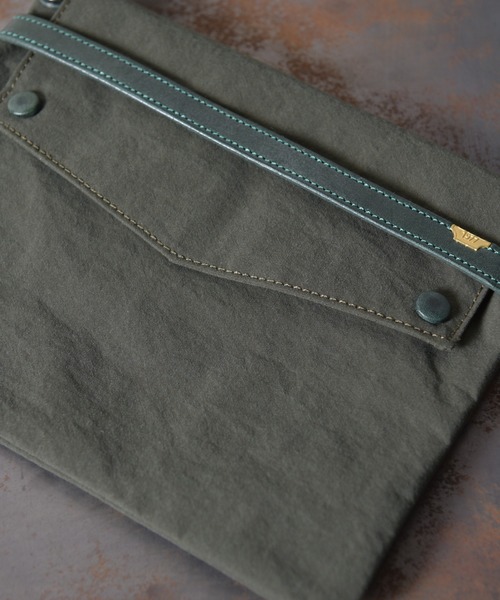 BELLWOODMADE(ベルウッドメイド)の「3-【ALLAND オルランド KONBU-N SACOCHE サコッシュ 】ナイロン サコッシュ(ショルダーバッグ・メンズ・ベージュ/ブラック/オリーブ・ONE SIZE)」の22枚目の写真