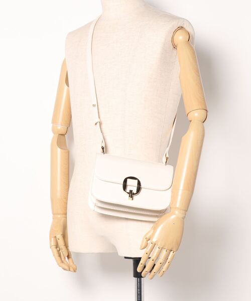 florist(フローリスト)の「【仕切りポケット付き/2WAY】【高見え】オーバルロック留めレザーショルダーバッグ(ショルダーバッグ・レディース・ベージュ/ホワイト/ブラック・FREE)」の18枚目の写真