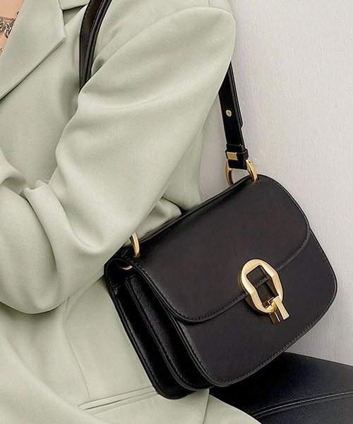 florist(フローリスト)の「【仕切りポケット付き/2WAY】【高見え】オーバルロック留めレザーショルダーバッグ(ショルダーバッグ・レディース・ベージュ/ホワイト/ブラック・FREE)」の4枚目の写真