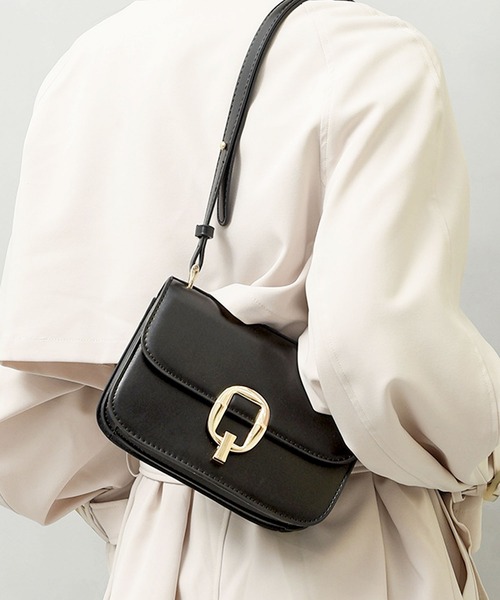 florist(フローリスト)の「【仕切りポケット付き/2WAY】【高見え】オーバルロック留めレザーショルダーバッグ(ショルダーバッグ・レディース・ベージュ/ホワイト/ブラック・FREE)」の5枚目の写真