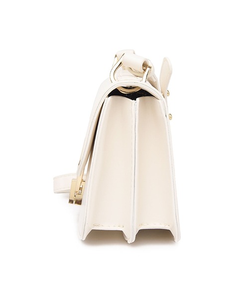 florist(フローリスト)の「【仕切りポケット付き/2WAY】【高見え】オーバルロック留めレザーショルダーバッグ(ショルダーバッグ・レディース・ベージュ/ホワイト/ブラック・FREE)」の8枚目の写真