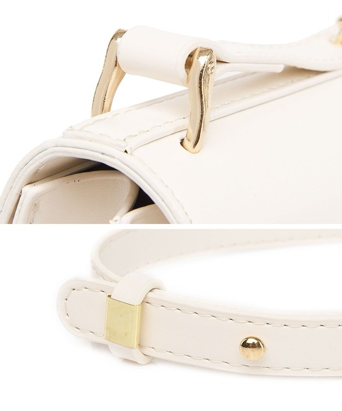 florist(フローリスト)の「【仕切りポケット付き/2WAY】【高見え】オーバルロック留めレザーショルダーバッグ(ショルダーバッグ・レディース・ベージュ/ホワイト/ブラック・FREE)」の10枚目の写真