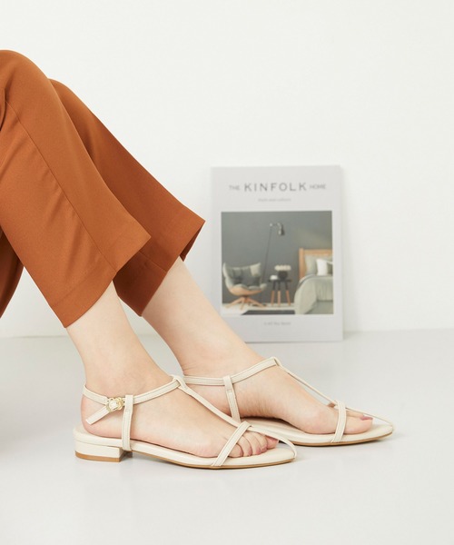 menue（メヌエ）の「ポインテッドトゥ 華奢Tストラップサンダル（サンダル・レディース・グレイッシュベージュ/ブラック/アイボリー/シルバー/ラベンダー・XS/S/M/L/LL/3L）」の10枚目の写真