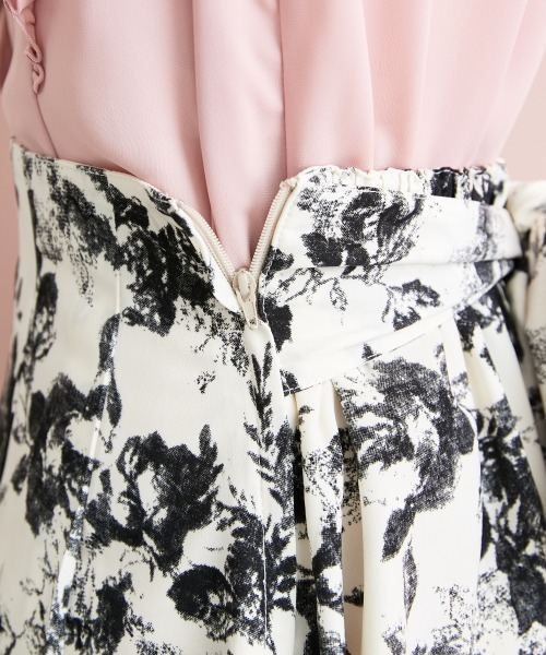 marun（マルン）の「＜大きいサイズ＞ バックリボンプリントスカート marun（スカート・レディース・ブラック系/ホワイト系・L/LL/3L/4L/5L）」の12枚目の写真