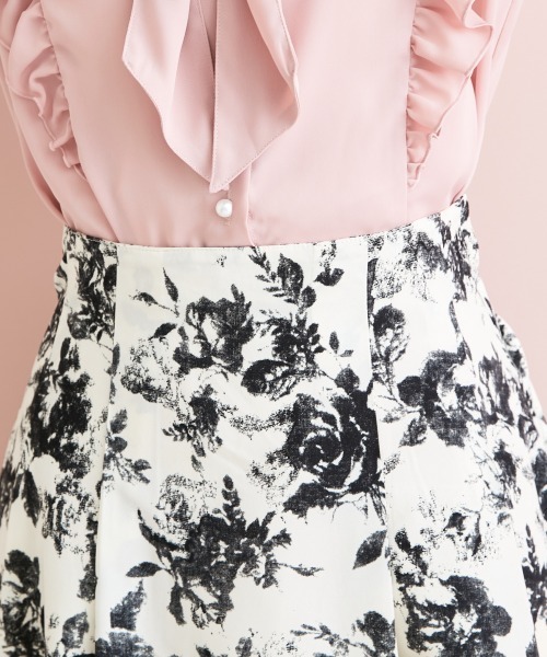 marun（マルン）の「＜大きいサイズ＞ バックリボンプリントスカート marun（スカート・レディース・ブラック系/ホワイト系・L/LL/3L/4L/5L）」の10枚目の写真