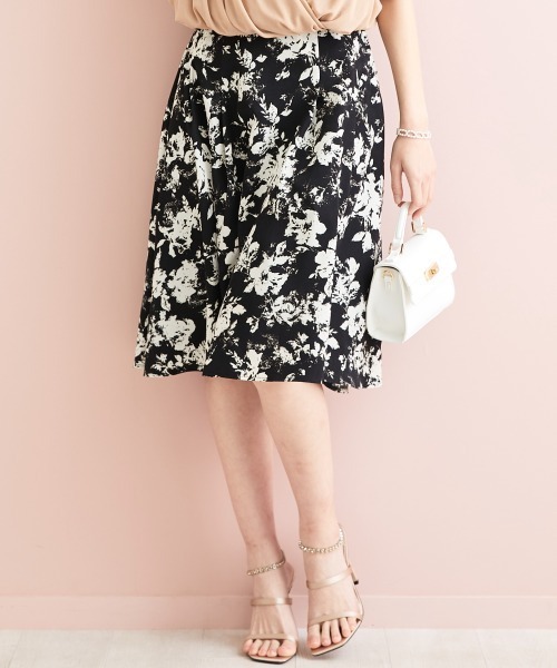 marun（マルン）の「＜大きいサイズ＞ バックリボンプリントスカート marun（スカート・レディース・ブラック系/ホワイト系・L/LL/3L/4L/5L）」の9枚目の写真