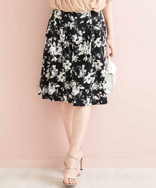 marun（マルン）の「＜大きいサイズ＞ バックリボンプリントスカート marun（スカート・レディース・ブラック系/ホワイト系・L/LL/3L/4L/5L）」の6枚目の写真