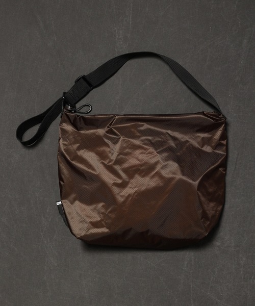 SABLE CLUTCH(セーブルクラッチ)の「ONE&SHOULDER BAG(L) - CORDURA/SEMI CLEAR(ショルダーバッグ)(ショルダーバッグ・メンズ・キャメル/カーキ/グレー/ブラック・ONE SIZE)」の6枚目の写真