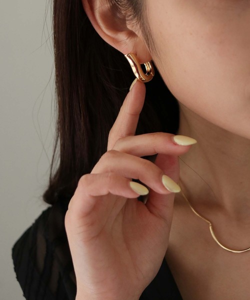 cheriella（シェリエラ）の「【cheriella】オメガシルエットピアス（ピアス（両耳用）・レディース・ゴールド/シルバー・FREE）」の9枚目の写真