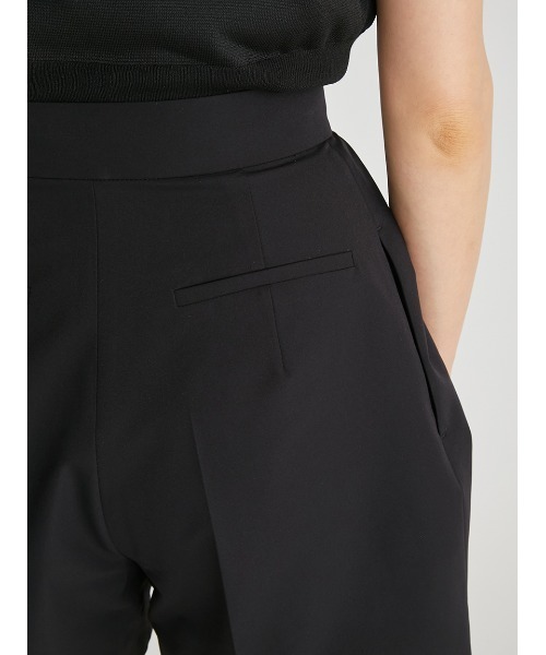 新品♡ CELFORD / セルフォード パデッドタックショートパンツ CELFORD（セルフォード）の「タックショートパンツ（その他