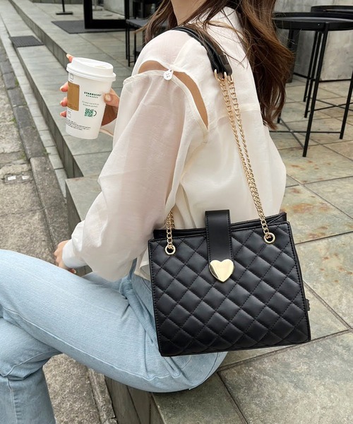 one after another NICE CLAUP（ワンアフターアナザーナイスクラップ）の「ハートエンブレム付きキルティングバック【WEB限定色あり】（ショルダーバッグ・レディース・ブラック/レッド/ピンク/アイボリー・FREE）」の3枚目の写真