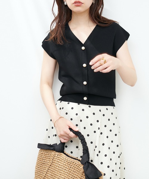 natural couture（ナチュラルクチュール）の「BIGパールノースリニット（タンクトップ・レディース・ブラック/ブルー/アイボリー/モカ・FREE）」の3枚目の写真