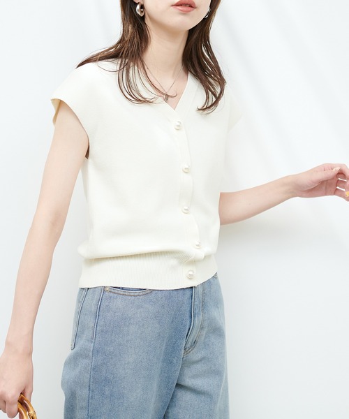 natural couture（ナチュラルクチュール）の「BIGパールノースリニット（タンクトップ・レディース・ブラック/ブルー/アイボリー/モカ・FREE）」の7枚目の写真