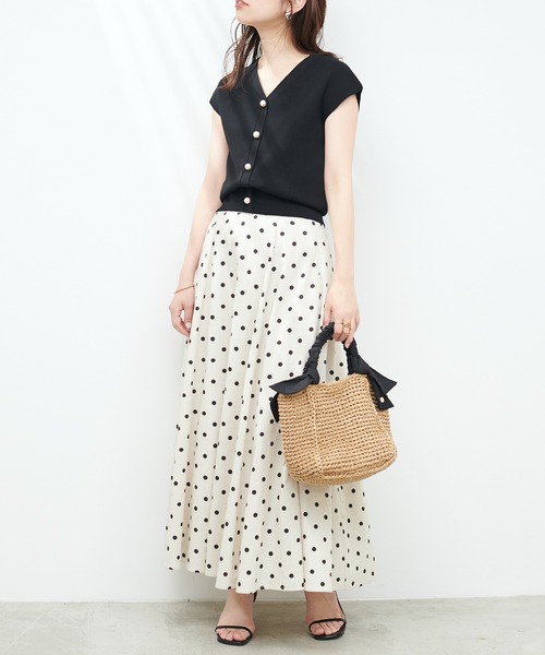 natural couture（ナチュラルクチュール）の「BIGパールノースリニット（タンクトップ・レディース・ブラック/ブルー/アイボリー/モカ・FREE）」の12枚目の写真