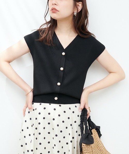 natural couture（ナチュラルクチュール）の「BIGパールノースリニット（タンクトップ・レディース・ブラック/ブルー/アイボリー/モカ・FREE）」の9枚目の写真