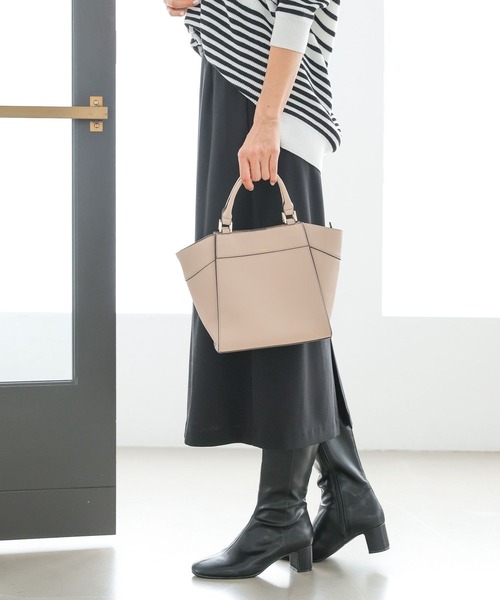 Elura（エルーラ）の「リュクスエアリー変形ショルダー（ハンドバッグ・レディース・ベージュ/ブラック系その他/ブラック/オフホワイト・ONE SIZE）」の4枚目の写真