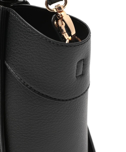 Elura（エルーラ）の「リュクスエアリー変形ショルダー（ハンドバッグ・レディース・ベージュ/ブラック系その他/ブラック/オフホワイト・ONE SIZE）」の17枚目の写真