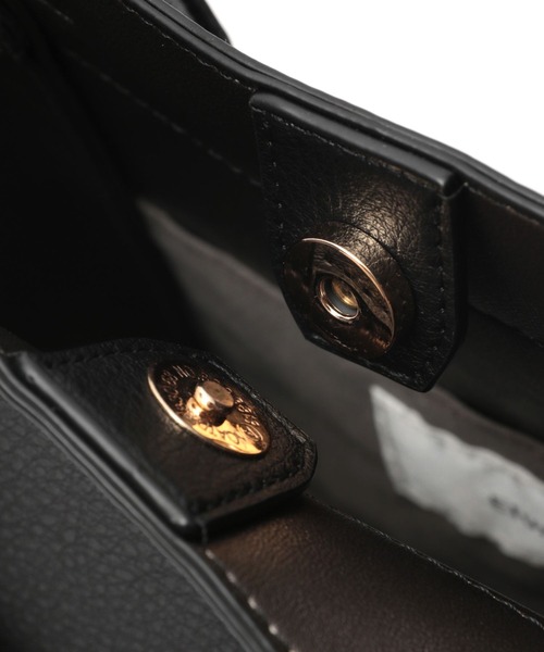 Elura（エルーラ）の「リュクスエアリー変形ショルダー（ハンドバッグ・レディース・ベージュ/ブラック系その他/ブラック/オフホワイト・ONE SIZE）」の21枚目の写真