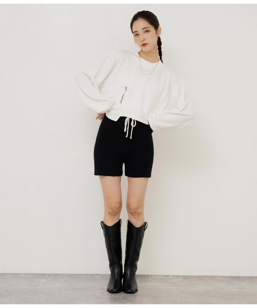 ANAP(アナップ)の「切り替えデザイン裏毛スウェットトレーナークルーネック長袖(スウェット・レディース・カーキ/ブラック/オフホワイト・FREE)」の4枚目の写真