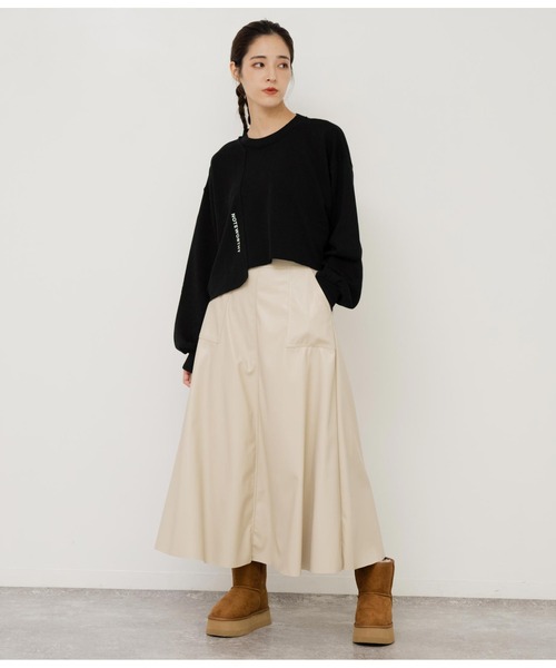 ANAP(アナップ)の「切り替えデザイン裏毛スウェットトレーナークルーネック長袖(スウェット・レディース・カーキ/ブラック/オフホワイト・FREE)」の13枚目の写真