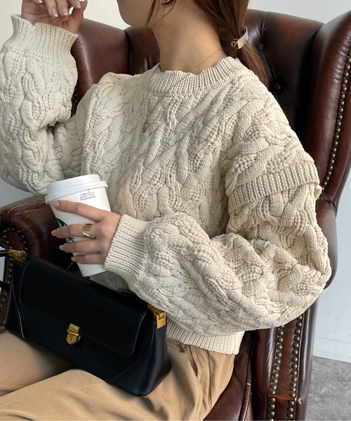 Thevon(ゼボン)の「スポンジケーブルショートニット(ニット/セーター・レディース・オレンジ/アイボリー/チャコールグレー/ブルー・FREE)」の2枚目の写真