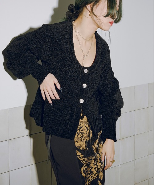 Ezick（エジック）の「Deep U ベロアモールビジューカーディガン