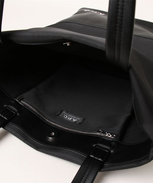 A.P.C.(アーペーセー)の「CABAS CAMDEN(ショルダーバッグ・メンズ・ブラック・ONESIZE)」の4枚目の写真